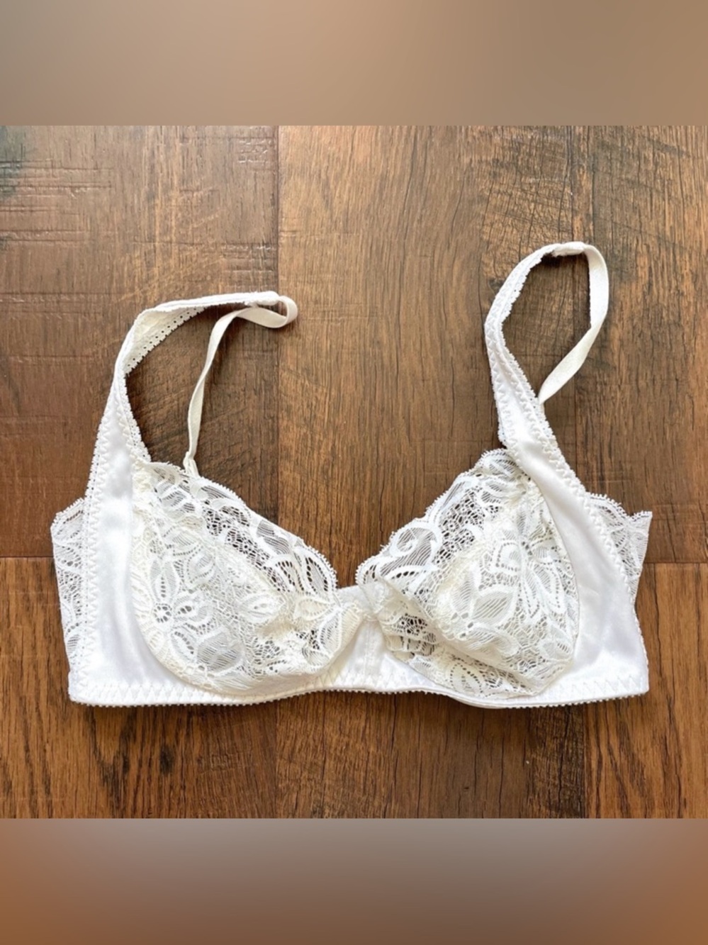 CHRISTIAN DIOR vintage white lace bra, 34B